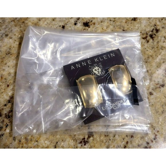 Vintage JJG Jonette Jewelry.Gold Tone Rounded Rectangle Pillow Earrings. Clip on - Picture 11 of 11